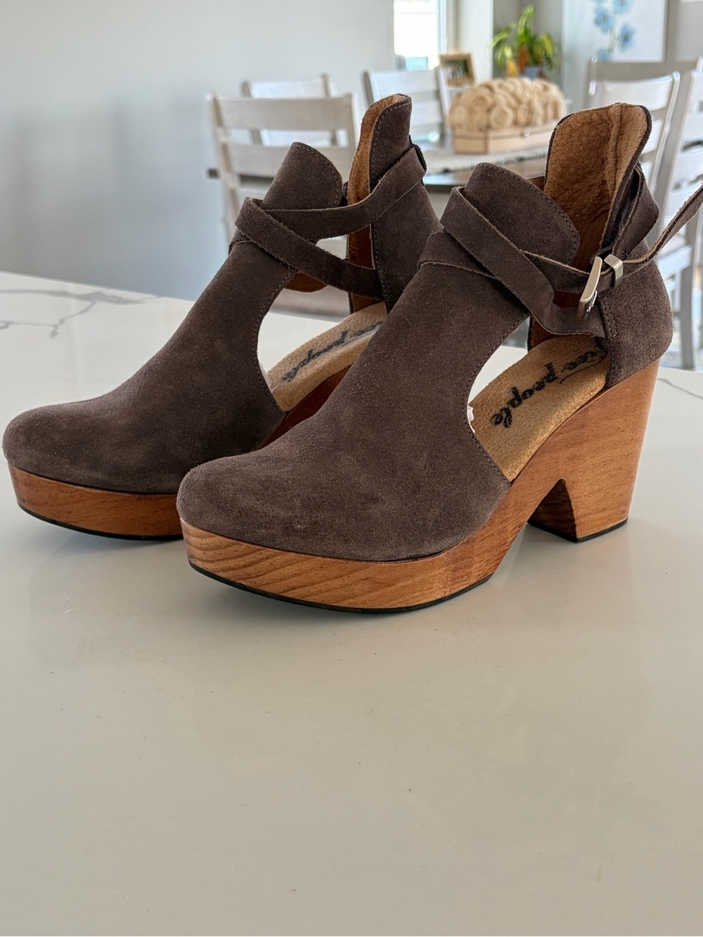 Free People Grey Suede Cedar Clogs Platform Block Heel Booties Size 39 EUC - Picture 2 of 10